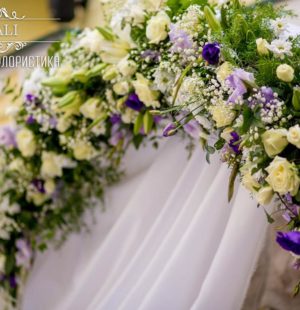 Свадебная арка в лиловом цвете