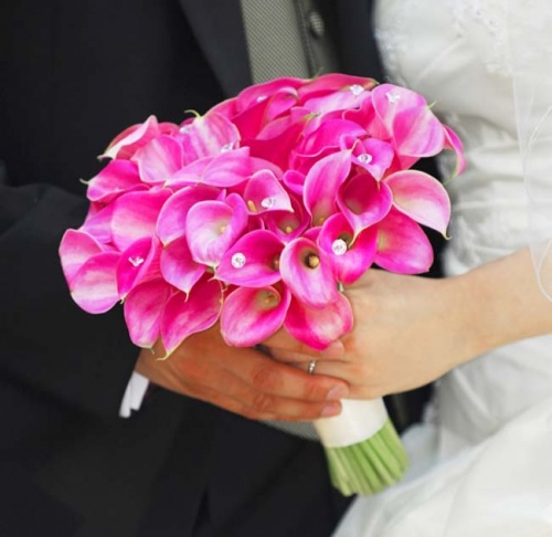 букет невесты из розовых мини-калл