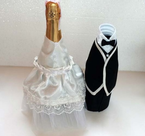 Костюм на свадебное шампанское жених и невеста
