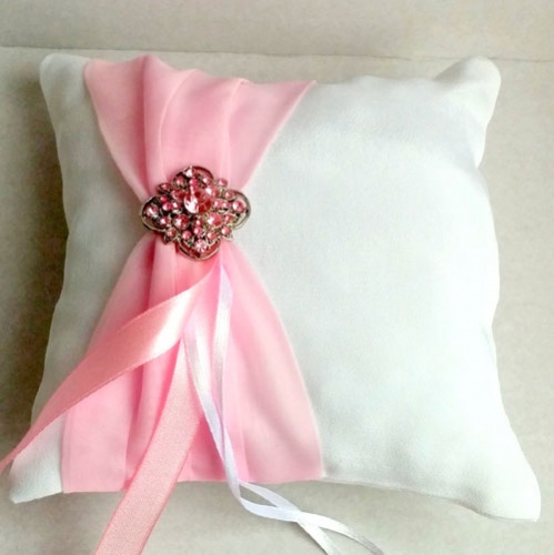 Подушка для обручальных колец с розовым бантом