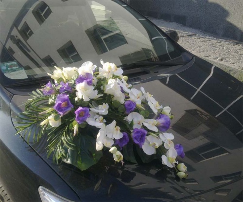 прокат композиции в сиреневом цвете на свадебное авто
