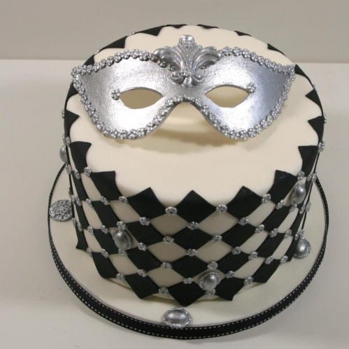 весільний торт чорно-білий "Карнавал"