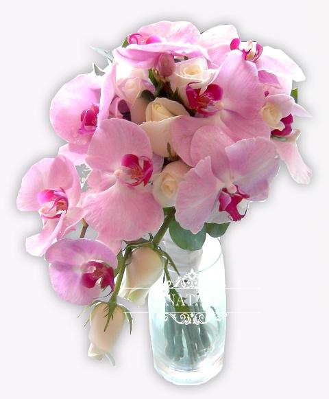 свадебный букет из нежно розовой орхидеи и белой розы