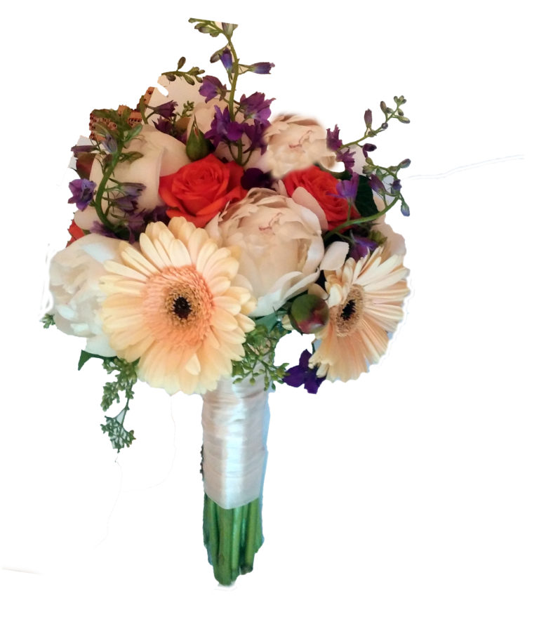 свадебный букет из гербер пионов, полевых цветов, роз