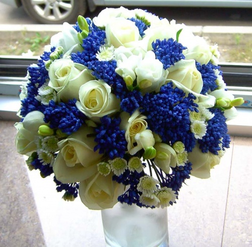 синий с белым в свадебном букете