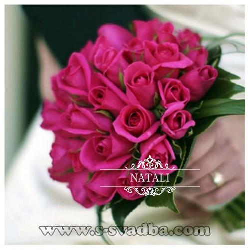 свадебный букет из роз цвета фуксии