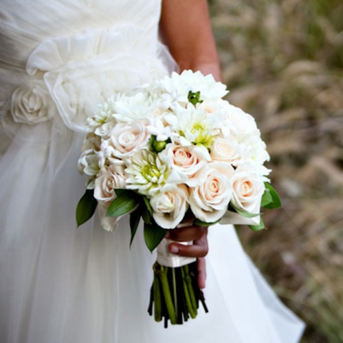 букет невесты из роз и георгин