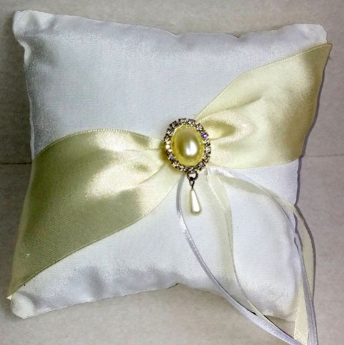 Подушка для колец с оливковой лентой