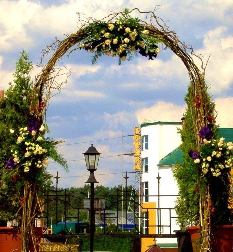 Свадебная арка из лозы