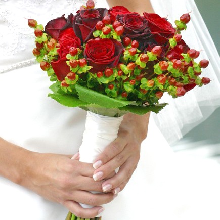 Букет невесты с красной розой