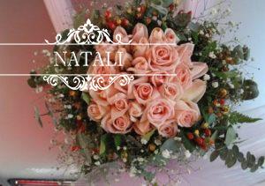 цветочная композиция из роз на свадебное авто