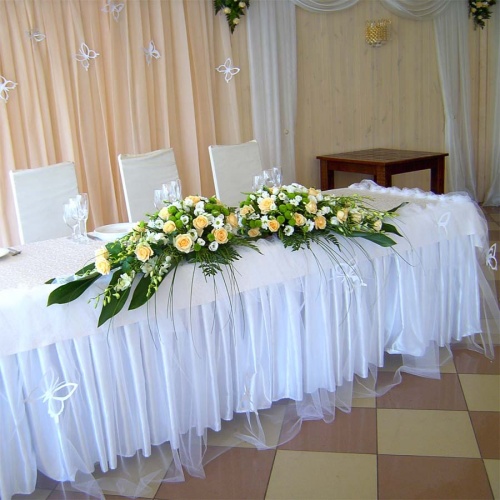 Украшение свадебного стола в ресторане