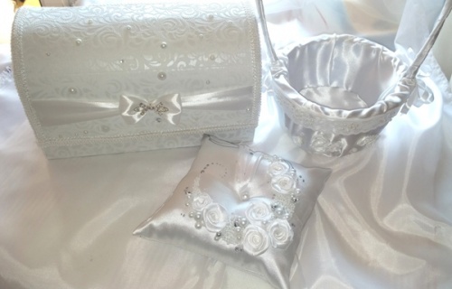 Свадебные наборы в белом цвете
