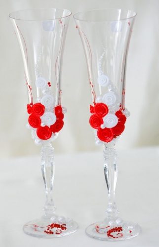 Свадебные бокалы в красном цвете