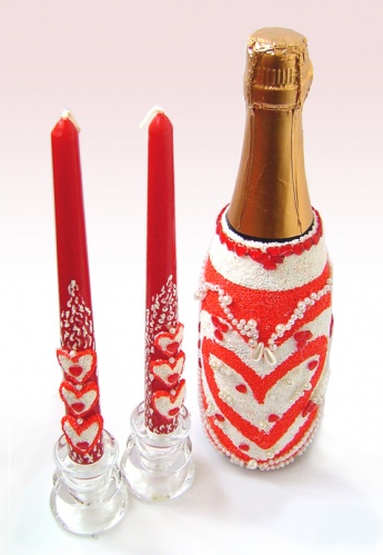 Декор шампанского и свечей на свадьбу красный