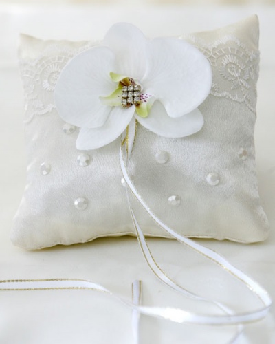 Подушка с орхидеей для колец