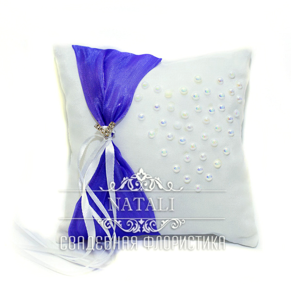 белая подушка для колец с фиолетовой лентой ручной работы