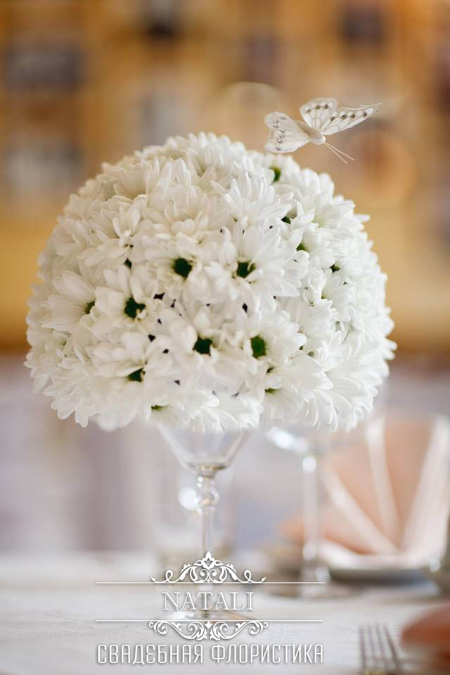 свадебный декор из ромашек, ромашковой хризантемы