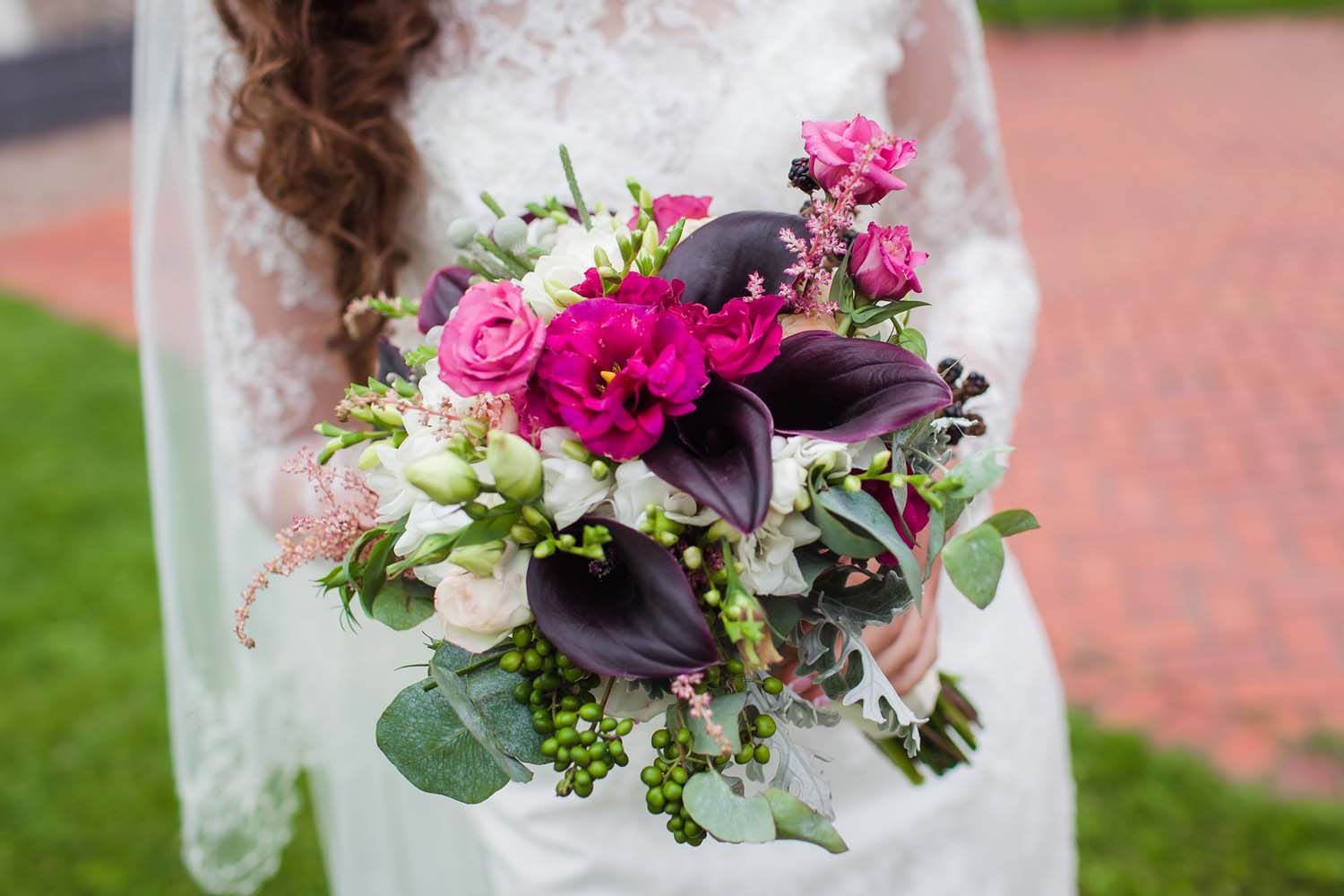Свадебный букет в сливовом цвете