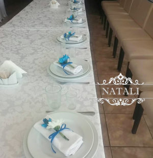 гостевые бутоньерки из хризантем в емв синем цветев синем цвете ресторана Козачок на Совках